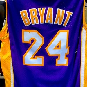 Men’s basketball Colby 24 Jersey used once authentic